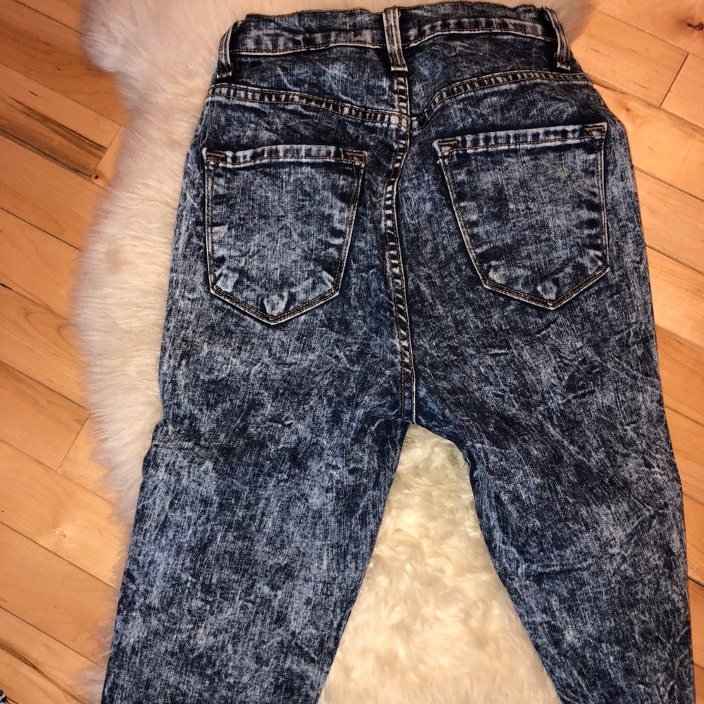 Very destroyed blue jeans - Picture 2 of 4